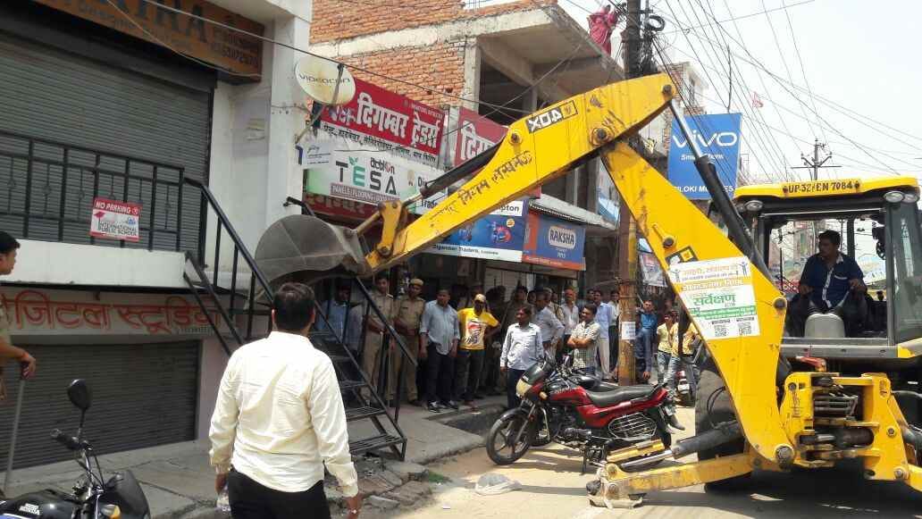 people attacked on nagar nigam officers