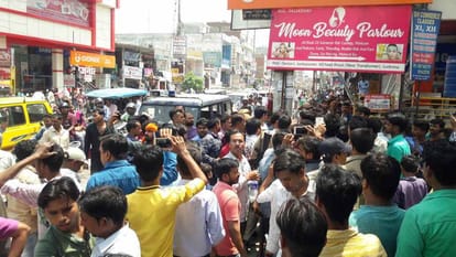 people attacked on nagar nigam officers