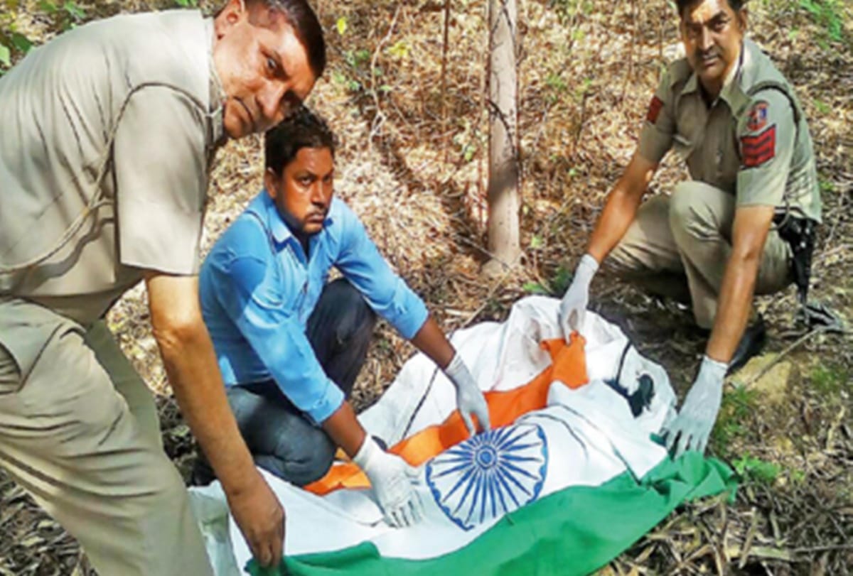Delhi Police buried dead body of Peacock in Tricolour stating it Protocol