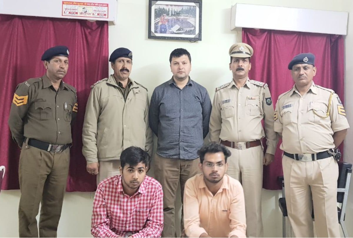 law students arrested in 2 lakh rupee fake currency