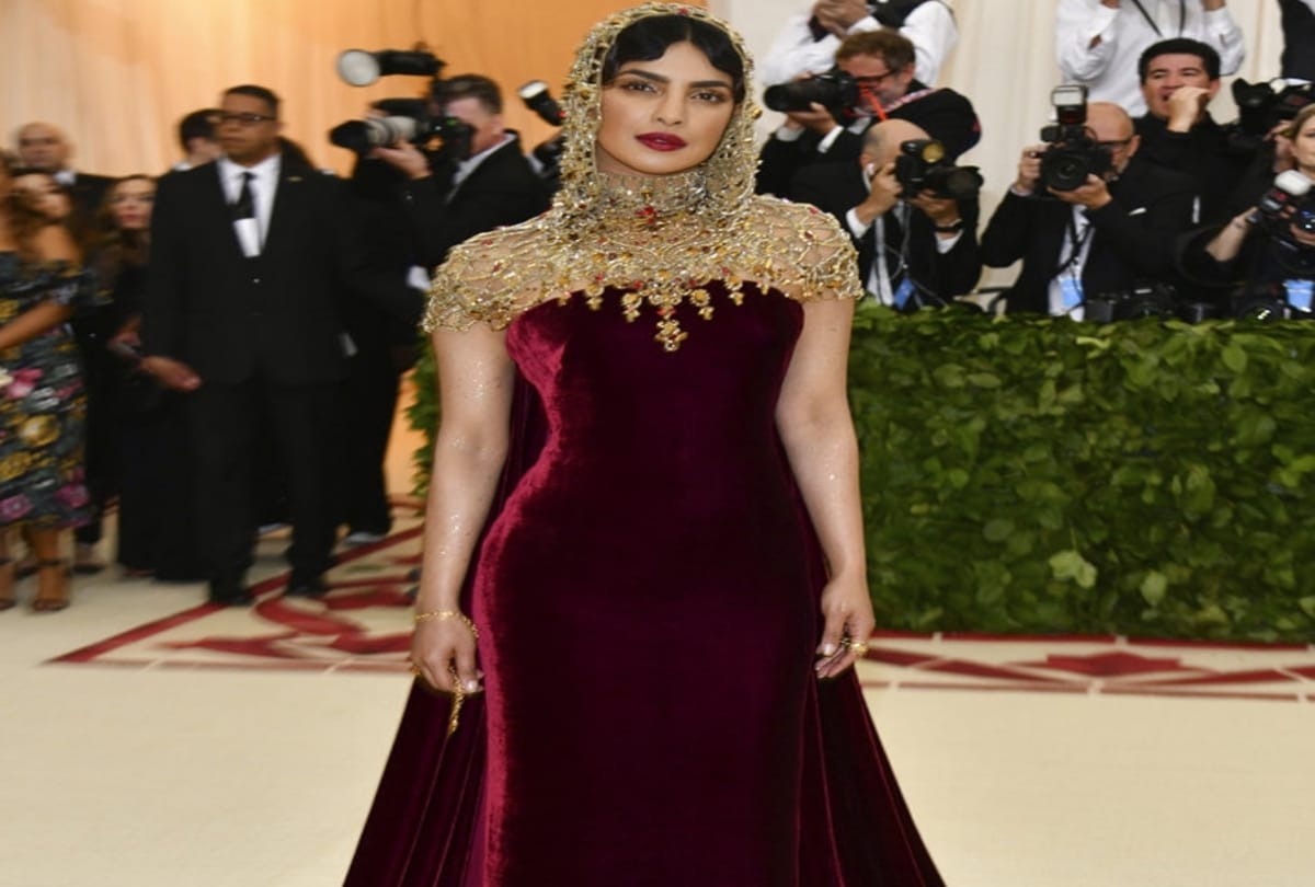 Met Gala 2018 Priyanka Chopra Catholic Inspired Look By Ralph Lauren Took More Than 250 Hours
