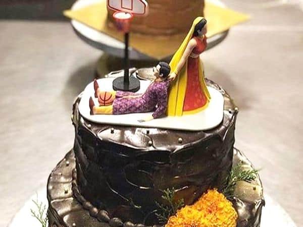 funny wedding cake of sonam kapoor and anand ahuja goes viral