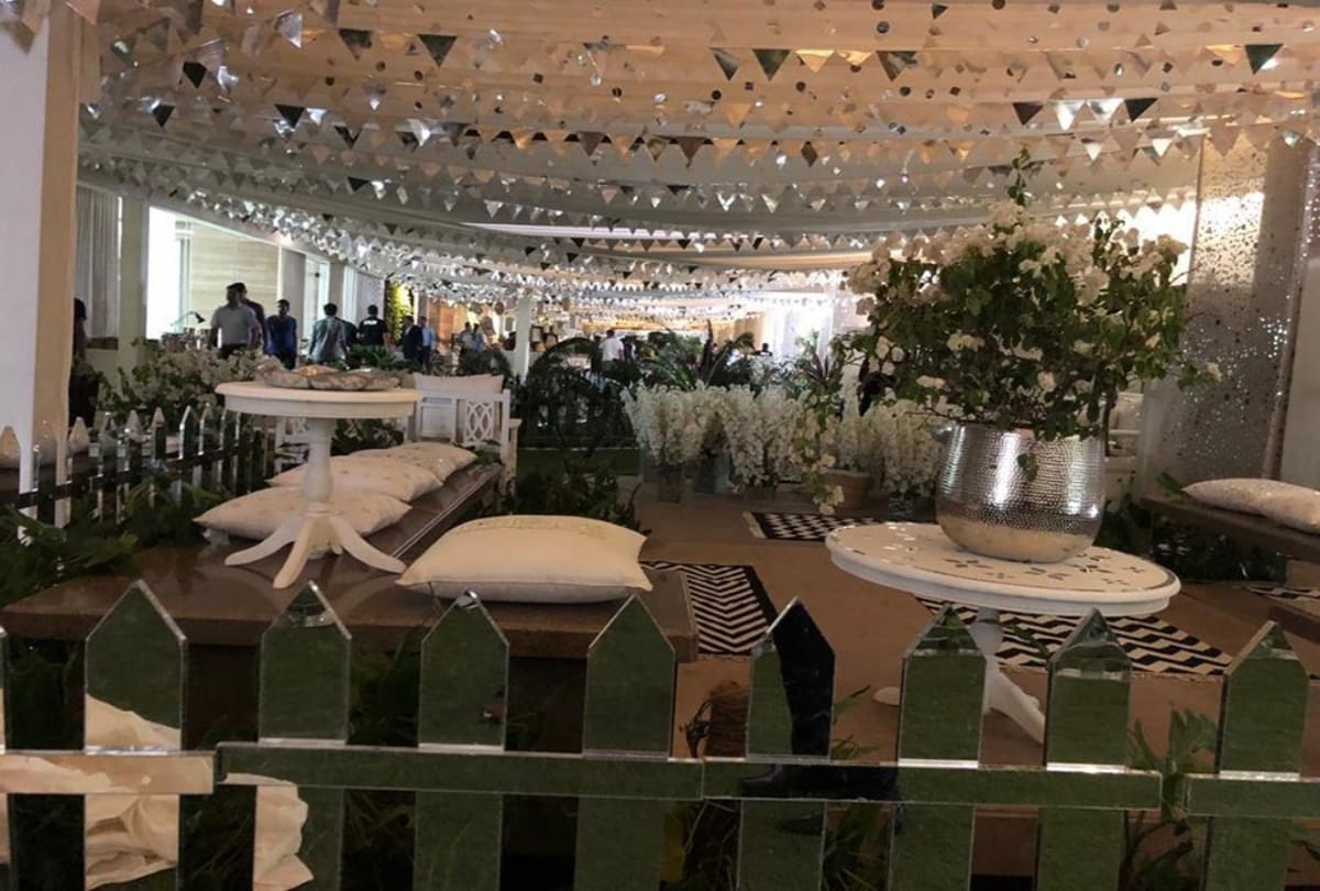 sonam kapoor wedding venue decorate with expensive candles