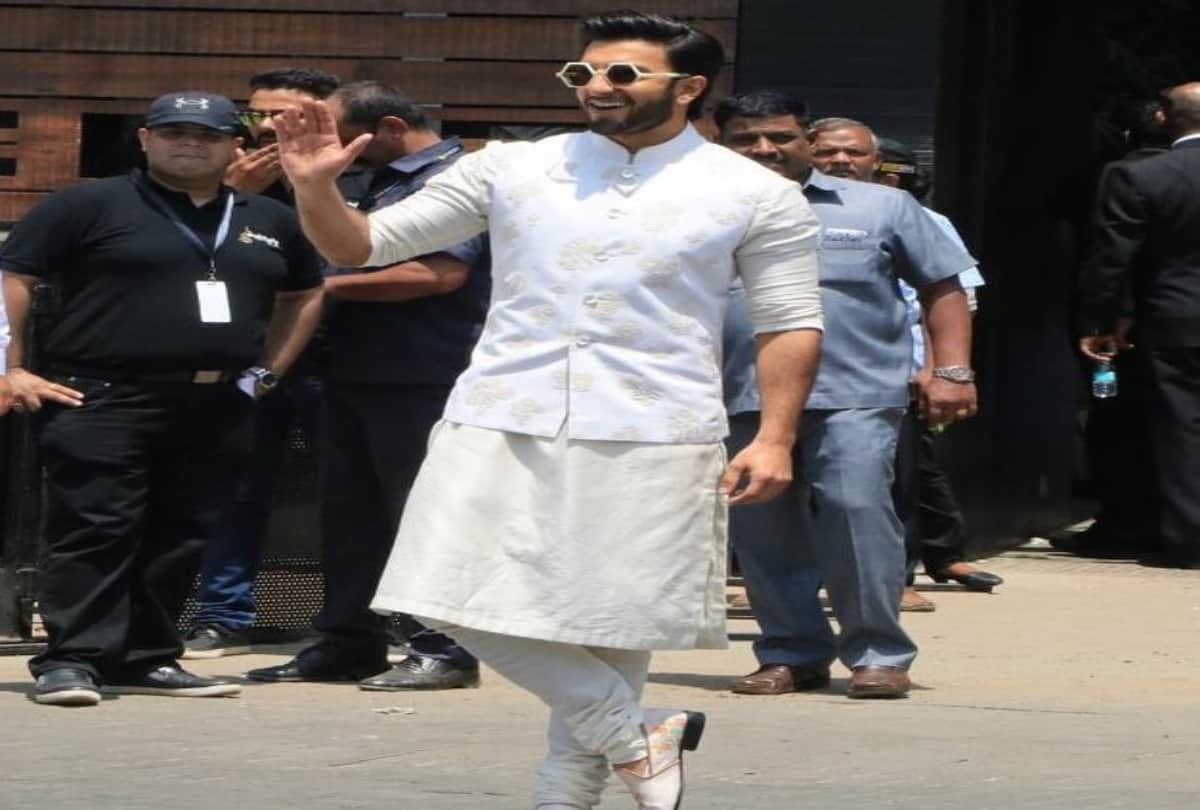Watch Ranveer Singh And Arjun Kapoor Singing Masakali Song At Sonam Kapoor Wedding