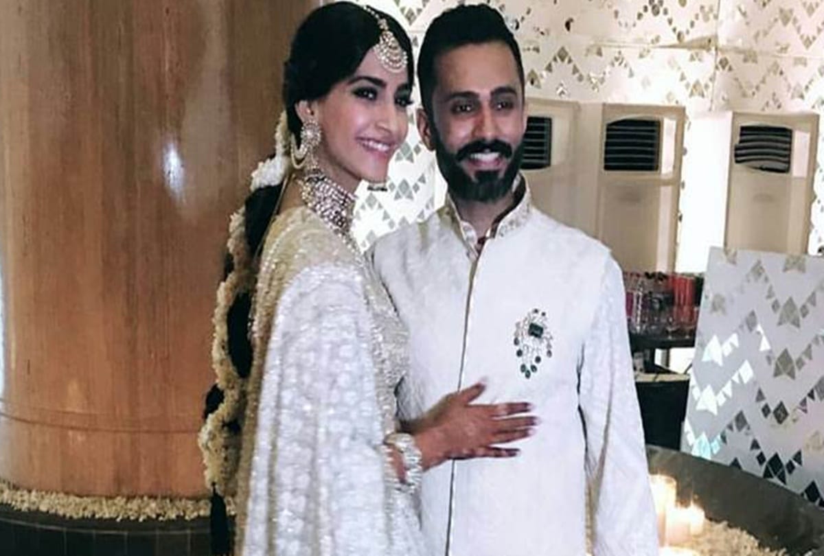 Sonam kapoor dance with anand ahuja  burn the dance floor 