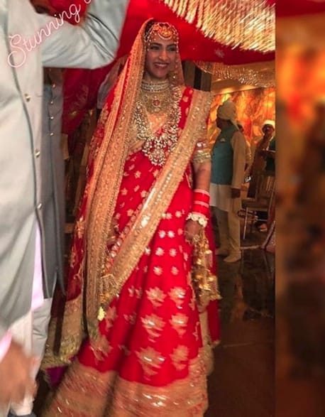 First Pics of Sonam Kapoor And Anand Ahuja Wedding Outfit