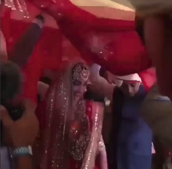 First Pics of Sonam Kapoor And Anand Ahuja Wedding Outfit