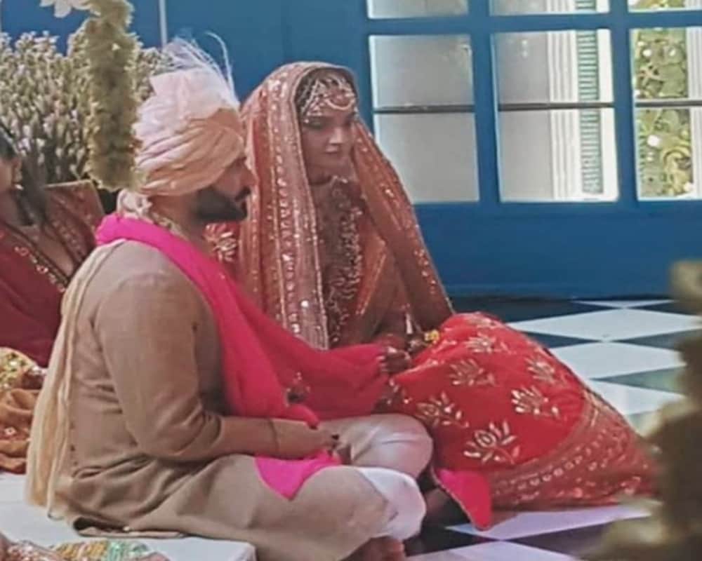 sonam kapoor changed her surname after marriage on instagram