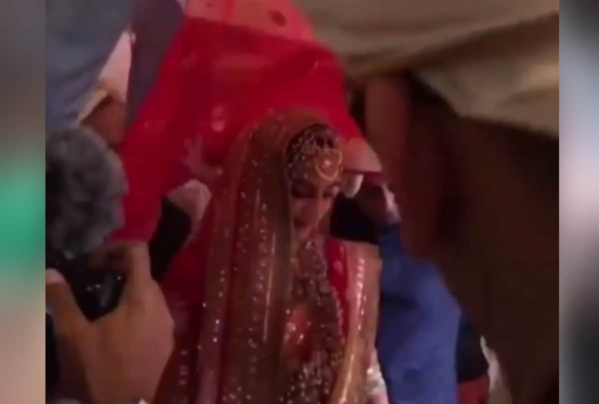 when sonam kapoor entered her mandap then anand ahuja give big smile delhi ncr