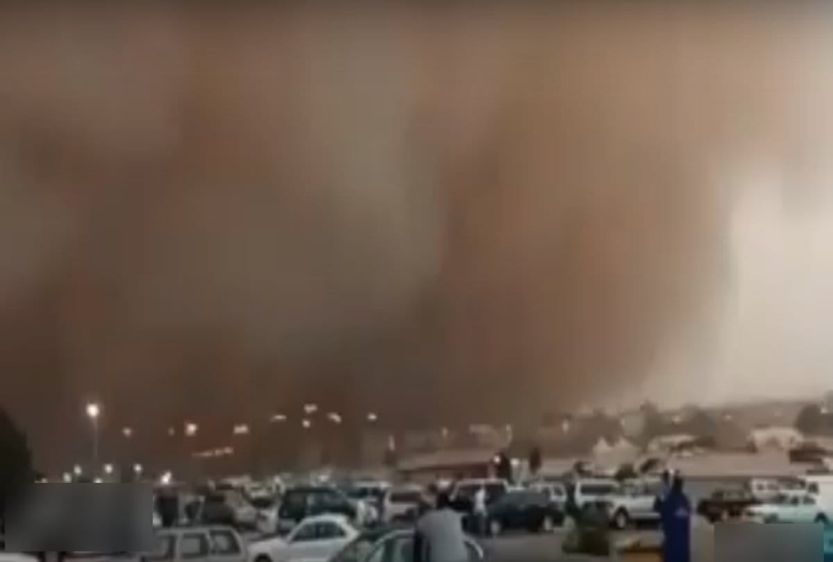 Video being viral of a storm which is shoot from an air plane window 