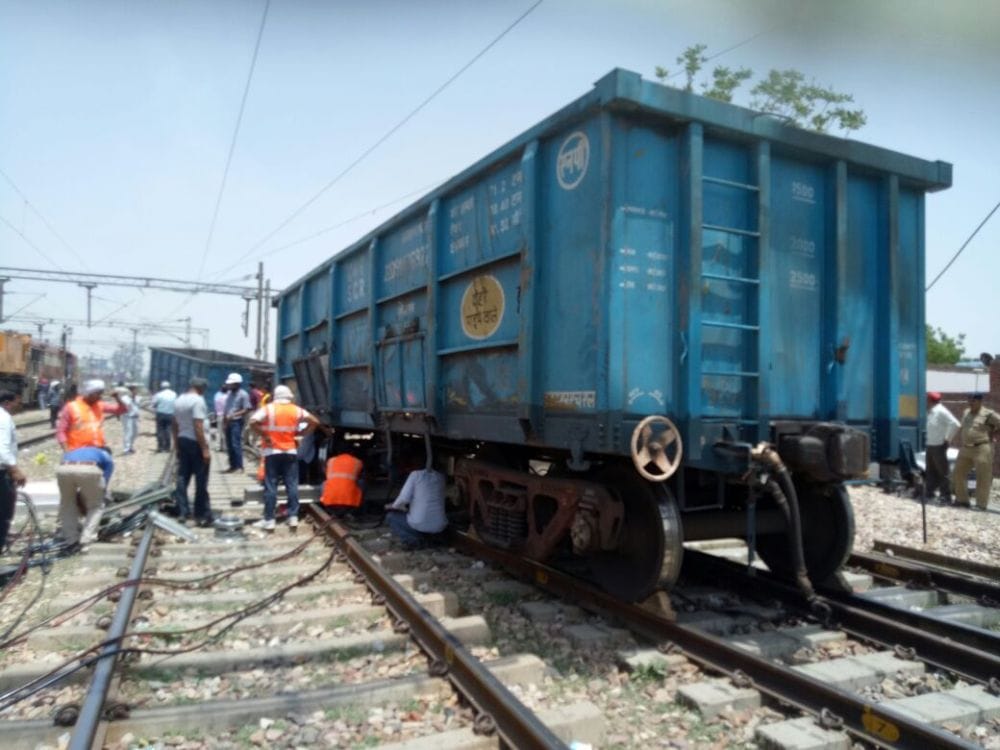 goods train derail in yamuna bridge railway station agra