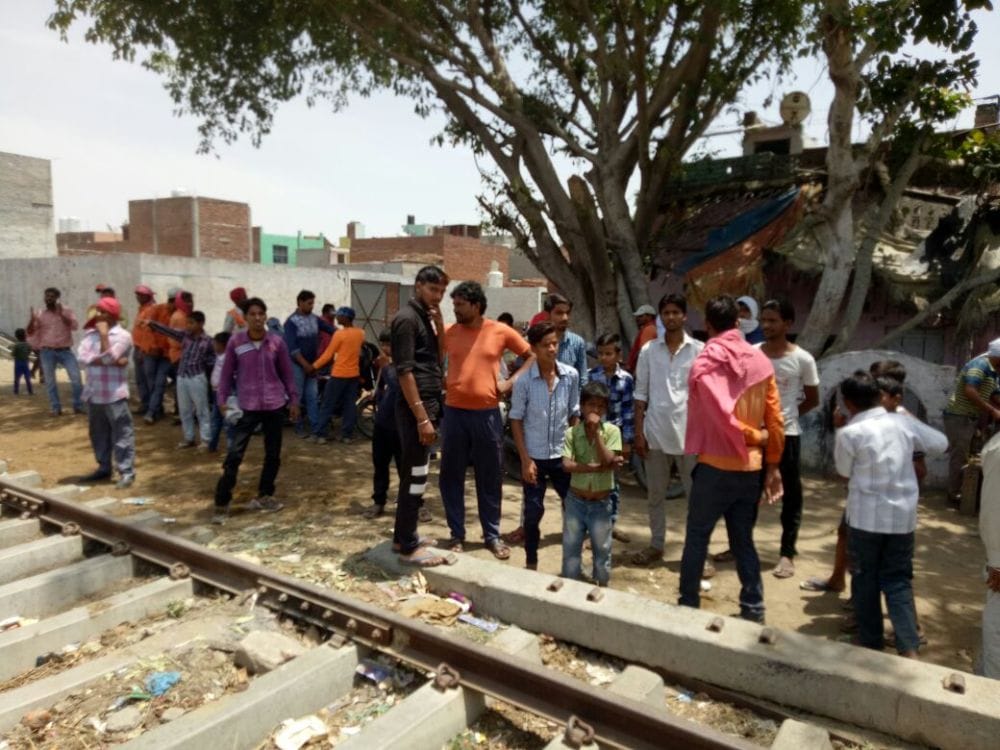 goods train derail in yamuna bridge railway station agra
