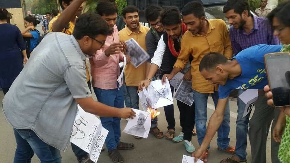 PM modi and CM yogi picture burnt in varanasi