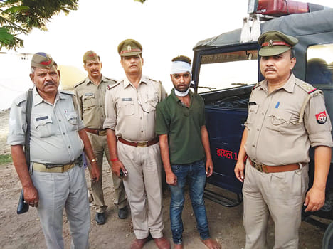 Charged with rifle to Daraoga, police detained in the jungle