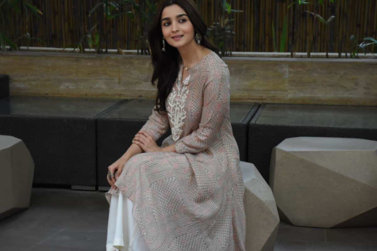 raazi actress alia bhatt does not live with parents