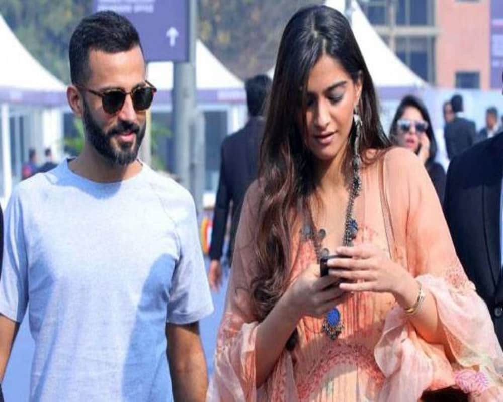 sonam kapoor will celebrate her birthday with anand ahuja in london