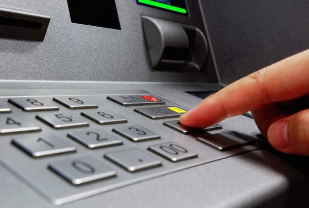 these banks allow customers to withdraw money without ATM card