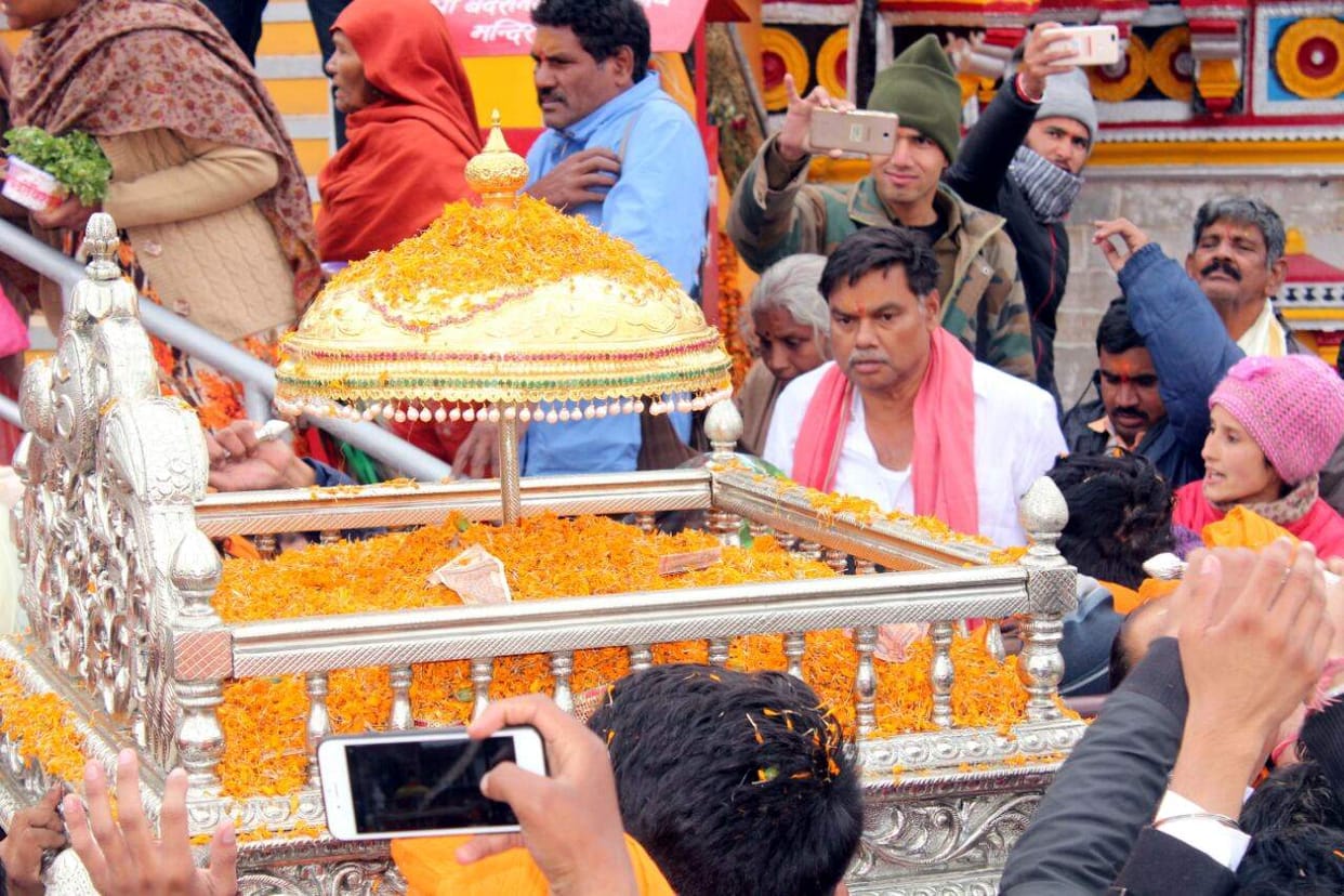 gold chatra photos badrinath dham, dehradun