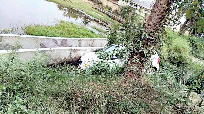 car fell down in dig