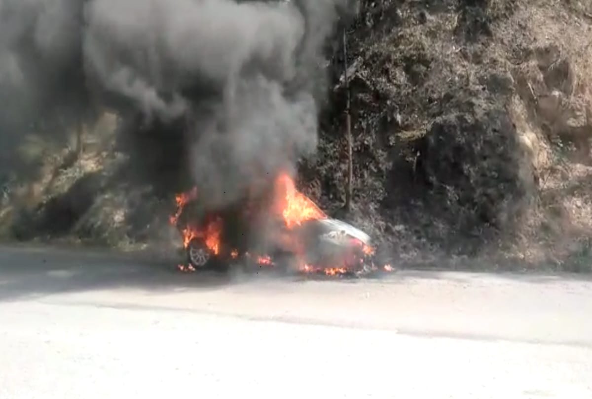 car on fire on Chandigarh-Manali highway in Banar bilaspur