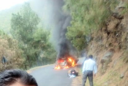 two cars reduced to ashes after collision on chamba pathankot road