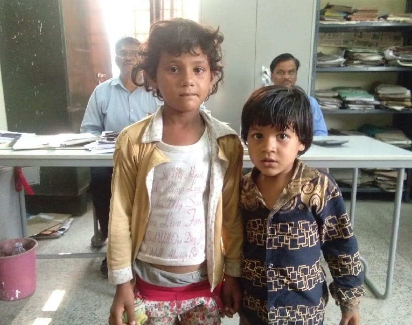 मां-बाप के झगड़े में ‘अनाथ’ हो गए दो मासूम