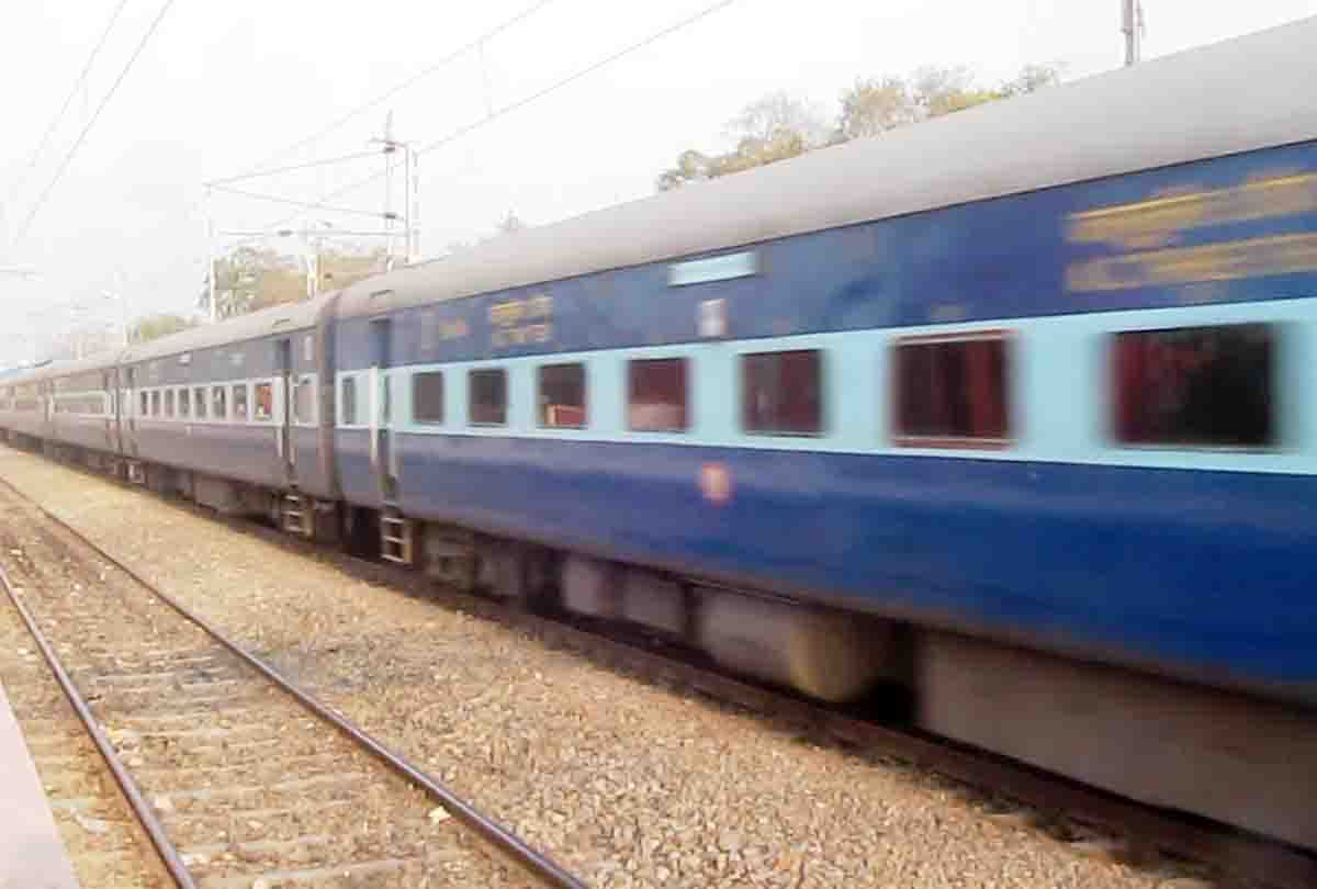 Kota-Patna Express Train invisible before reach at Kanpur 