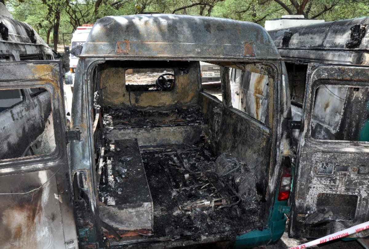 two people sleeping in delhi ambulance burn alive by fire from mosquito coil