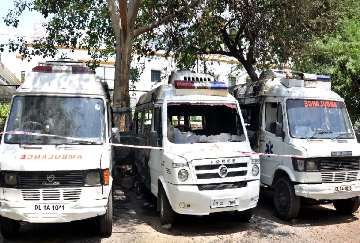 कंपनी कर रही कर्मचारियों का शोषण8 एंबुलेंस के कर्मचारियों ने स्वास्थ्य मंत्री को सौंपा ज्ञापन
