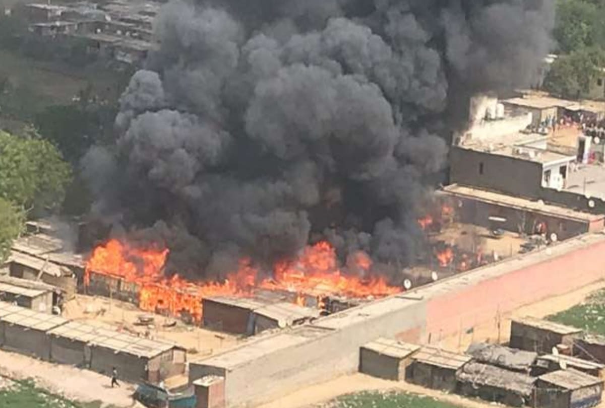 fire in slums after 25 cylinders blast in Kanawni
