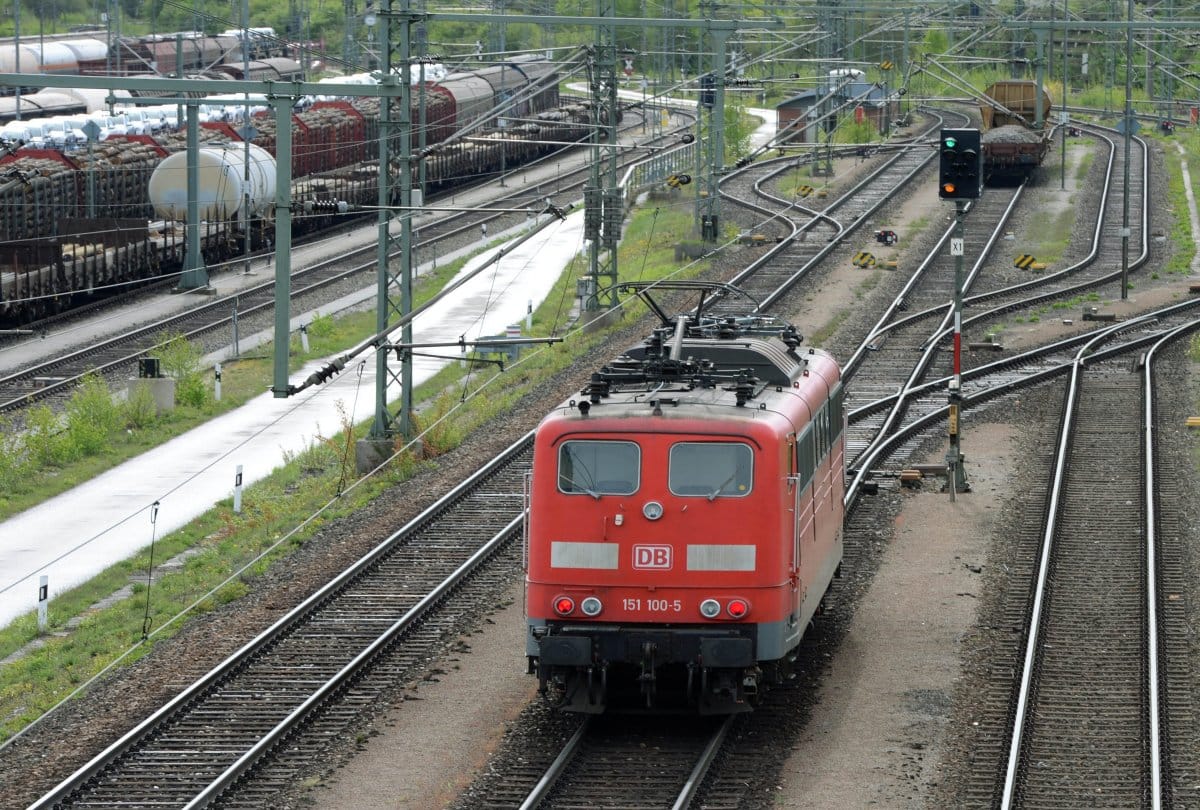Drunk man causes twenty one hours minutes of delays German railway