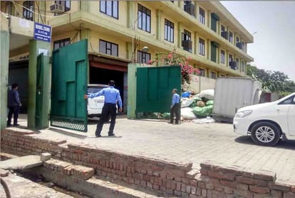 Raid of two hundred income tax officers in Kanpur