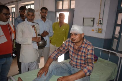 mathura five policemen injured with inspector in robber attack 