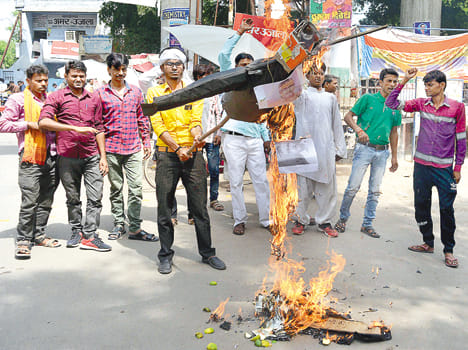 Blow Je Put's effigy, engineer in rescue