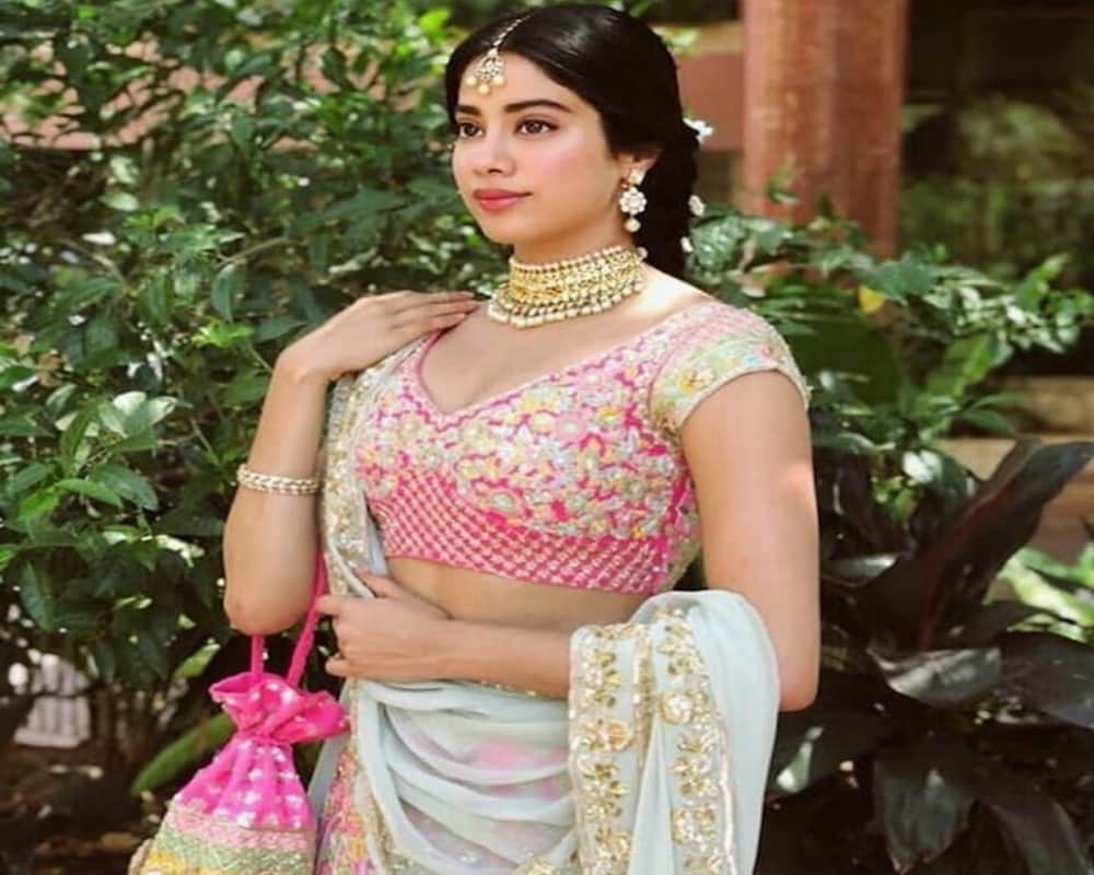 janhvi kapoor belly dance video viral on ankh lad jaave song