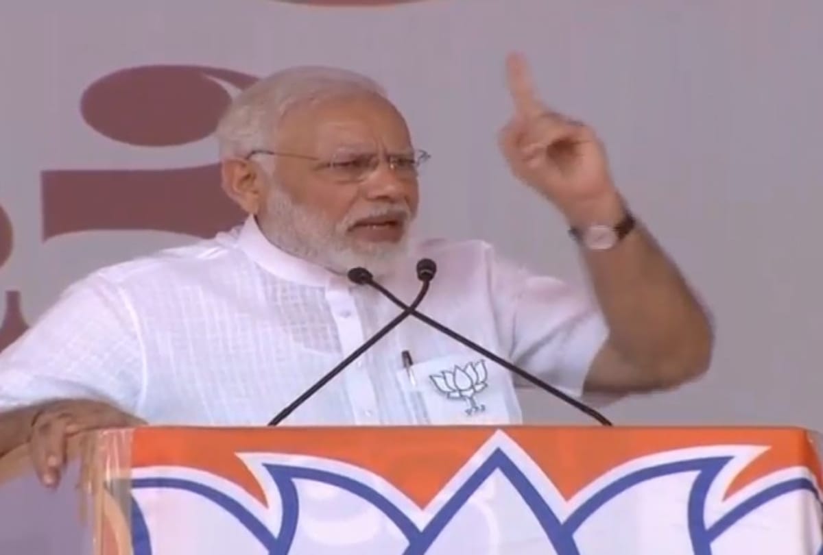 Karnataka: PM Modi Said, Congressmen go to the poor home to see poverty