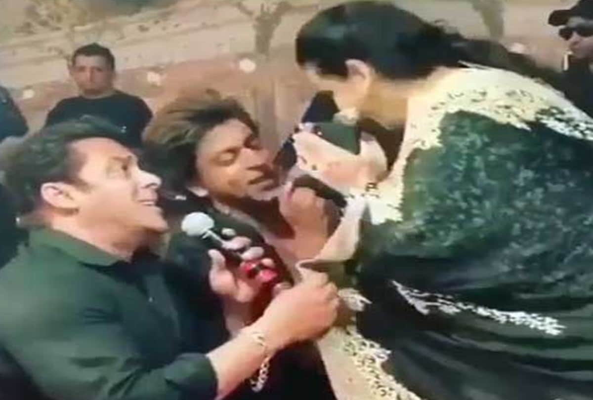 Salman khan and shahrukh khan sings ye bandhan to at Sonam Kapoor reception 