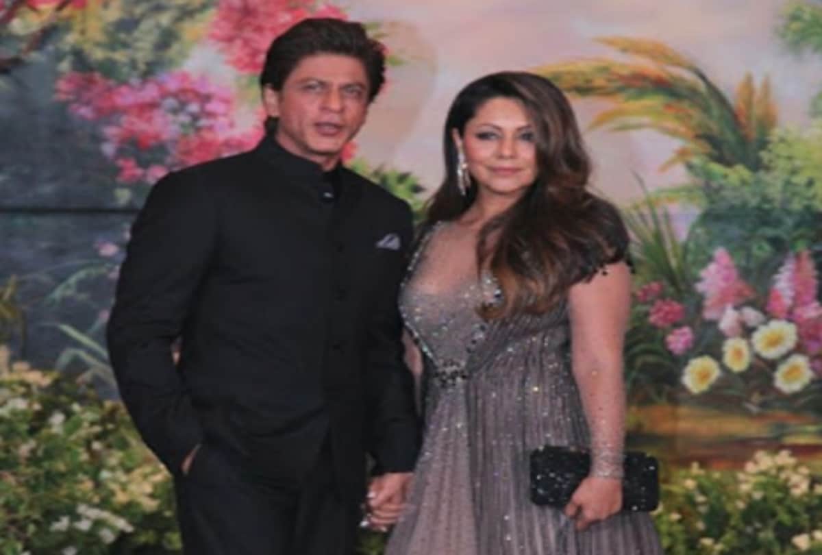 Shah Rukh Khan refused to leave Gauri Khan hand in Sonam Kapoor wedding reception