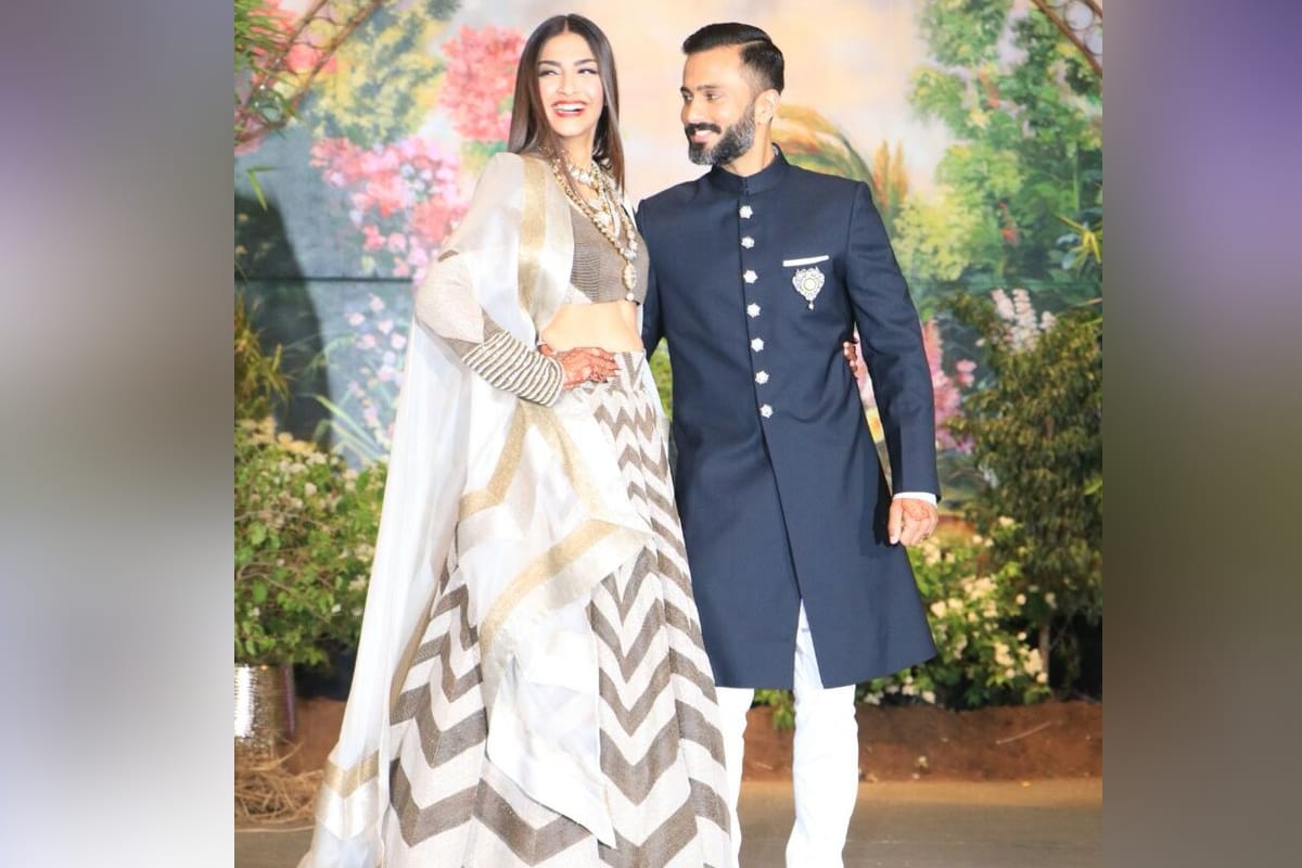 Like Anushka Sharma Sonam Kapoor Too will Have To Stay Away From Anand Ahuja Due To Work
