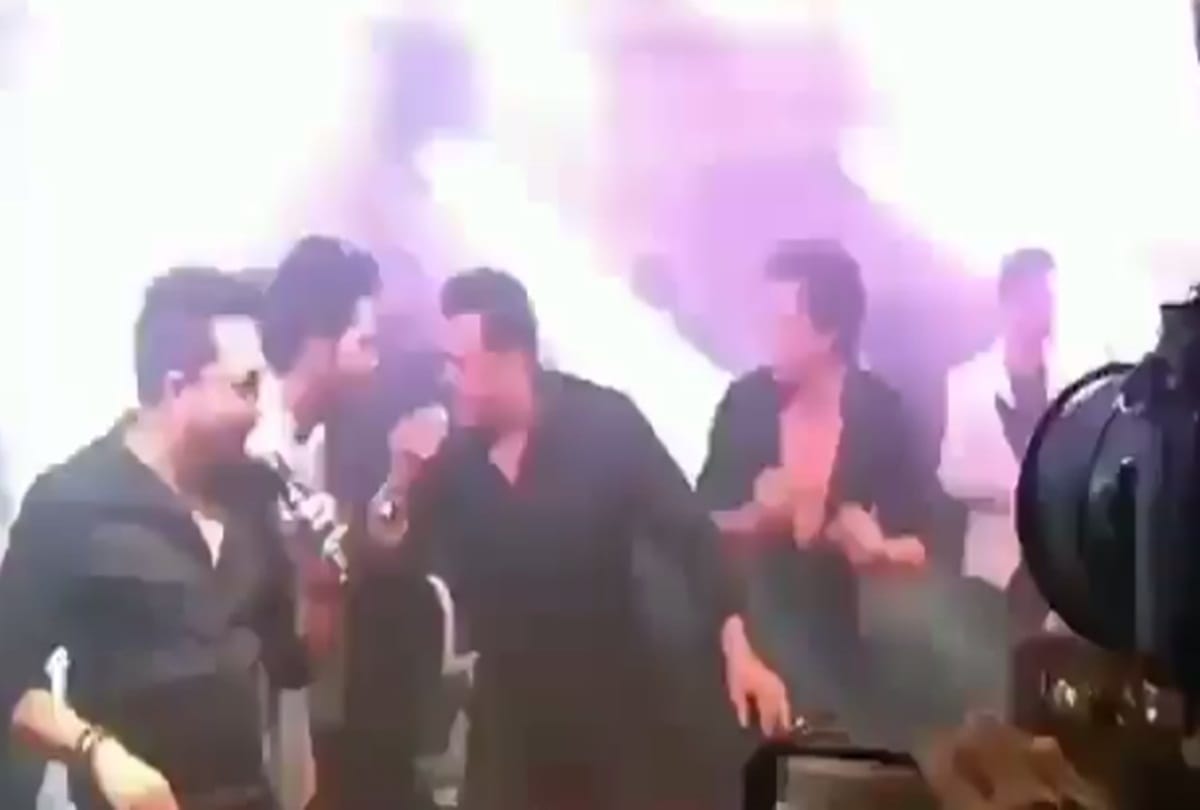 salman khan and shah rukh khan dance and song video goes viral at sonam anand reception