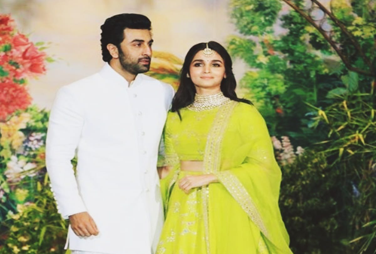 Ranbir Kapoor and Alia Bhatt joint appearance at Sonam Kapoor and anand ahuja reception