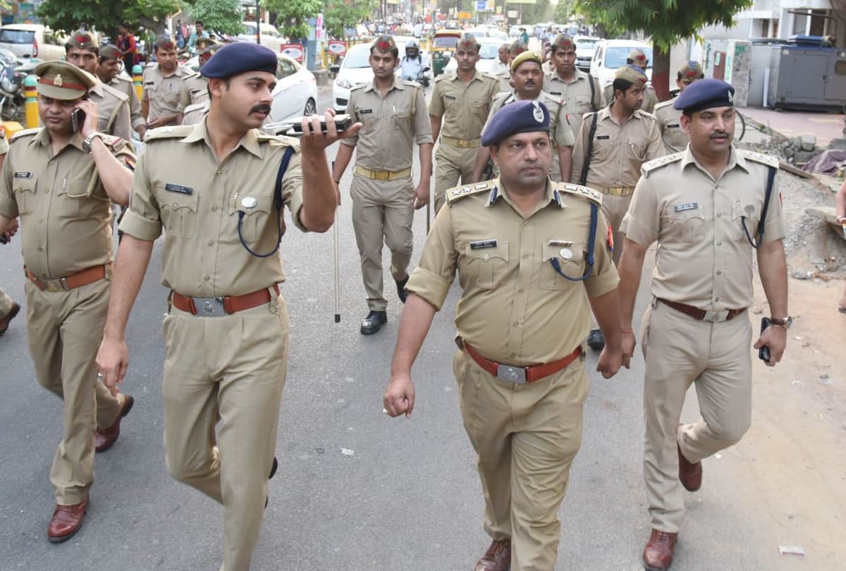 know about the IPS deepak kumar