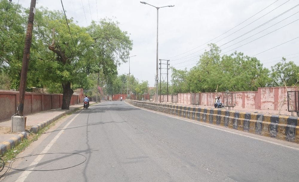 people not out of homes due to the threat of storm 