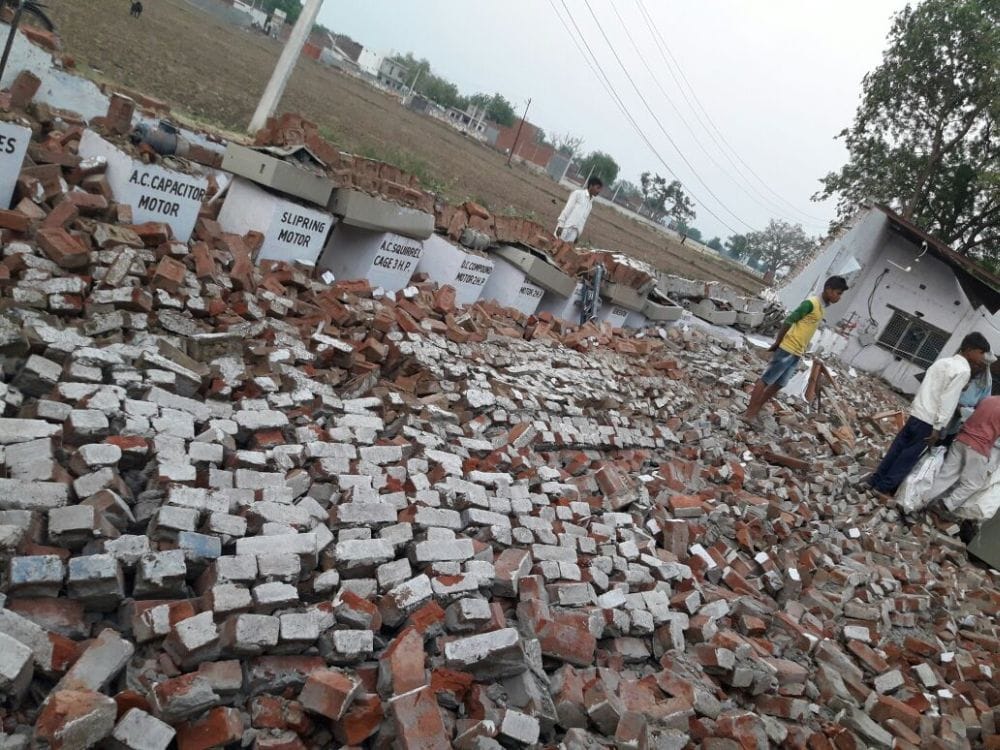 dust storm hits Agra zone, six killed 