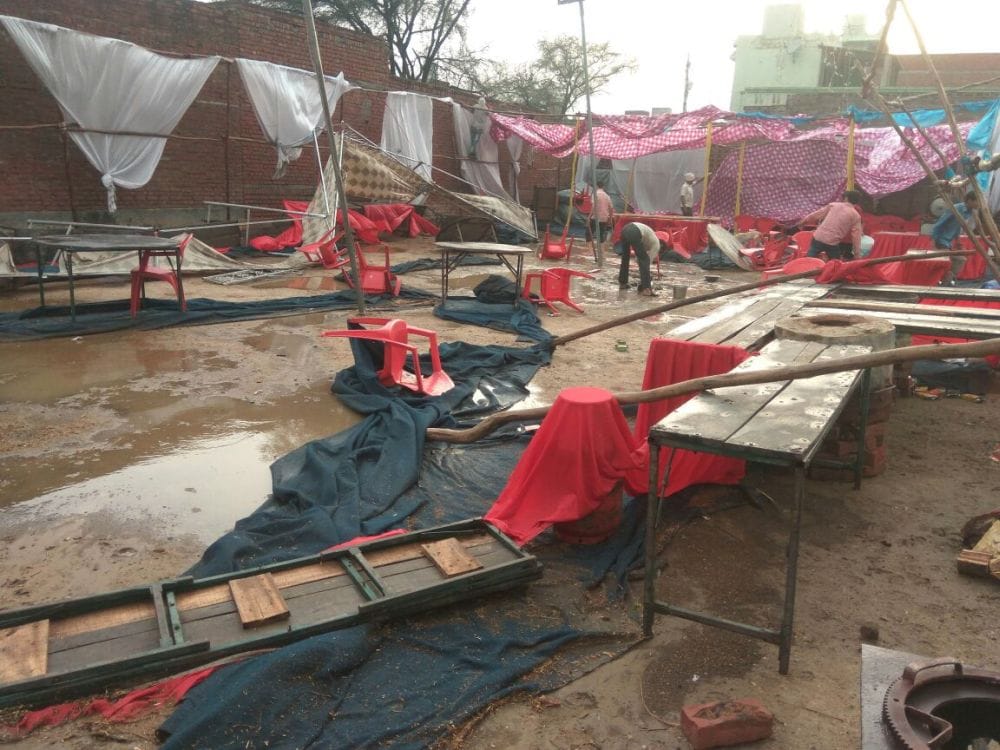 dust storm hits Agra zone, six killed 