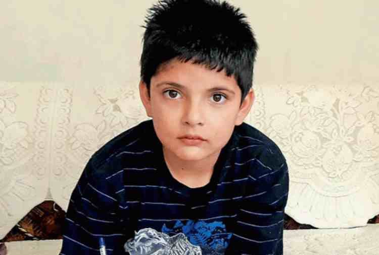 chandigarh unique child shabadpreet, who have no hands and no one feet