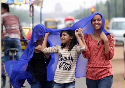 Severe thunderstorms, rain fall after earthquake shocks, sudden change in temperature