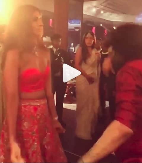 shweta bachchan dance at sonam kapoor reception party