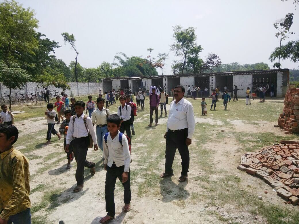 सील तोड़कर खोल दिया विद्यालय