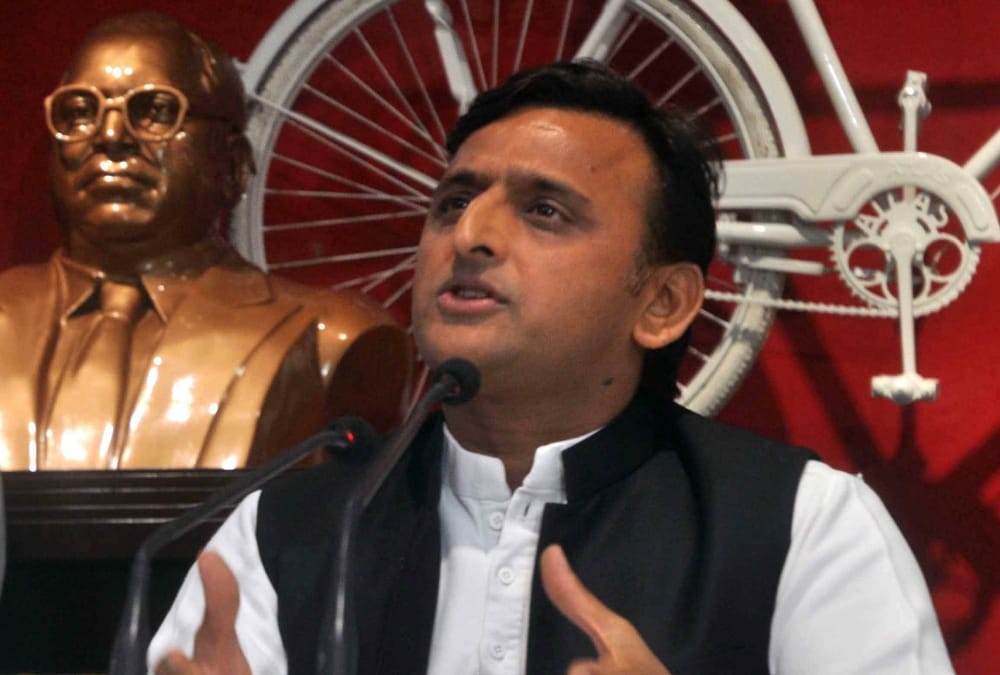 akhilesh yadav supports puja shukla.